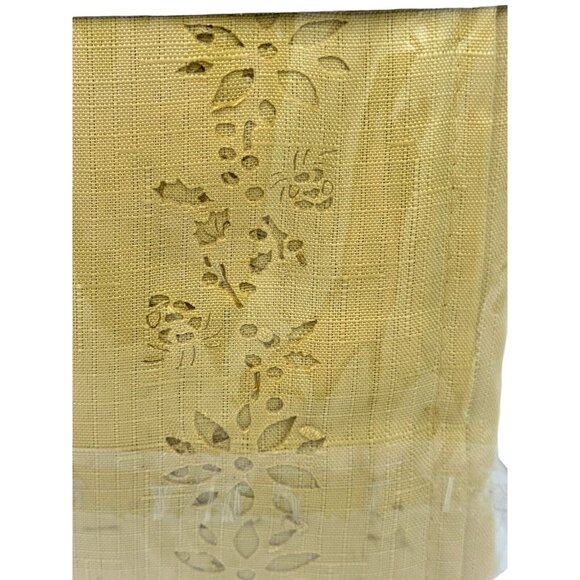 Poinsettia Cutwork Oblong Tablecloth 60"x 120" Gold New in Package‎ - Picture 5 of 5